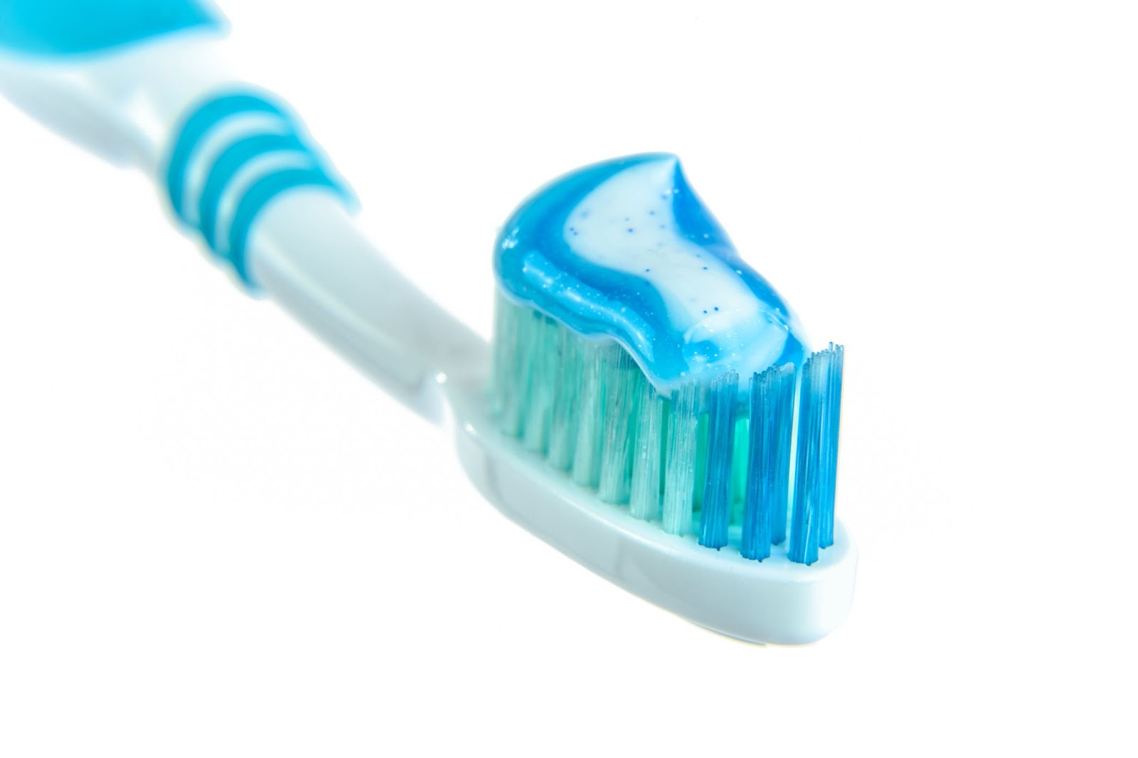 Unexpected Ways to Use Toothpaste | Wayne NE Dentist